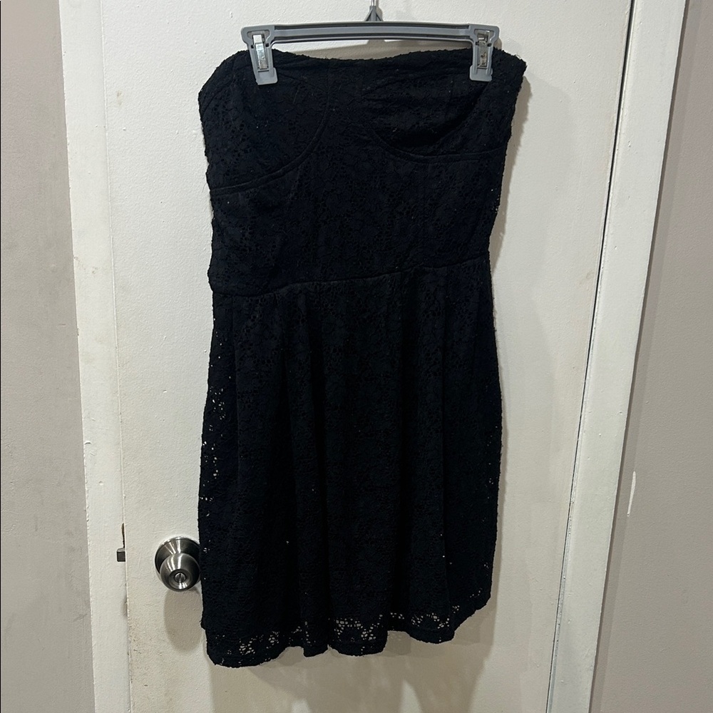 Elegant Black Lace Strapless Dress